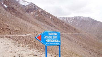 road to khardung-la